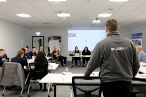 在权威的指导下在贝尔佐纳实验室进行实践 在权威的指导下在贝尔佐纳实验室进行实践